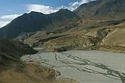 俯瞰 Eklai Bhatti (左方山坡下) 對開的一段 Kali Gandaki 河谷