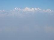 本來應該看到世界第八高峰 Manaslu 包含在這群雪山之中，現在只見朦朧一片！