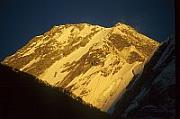 日出時分的世界第七高峰