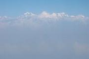 朦朧的 Ganesh Himal和 Manaslu 一帶 (拍攝地點：飛機)