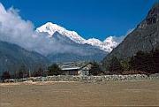Sagarmatha 國家公園總部，背後的雪山是 Kwangde。